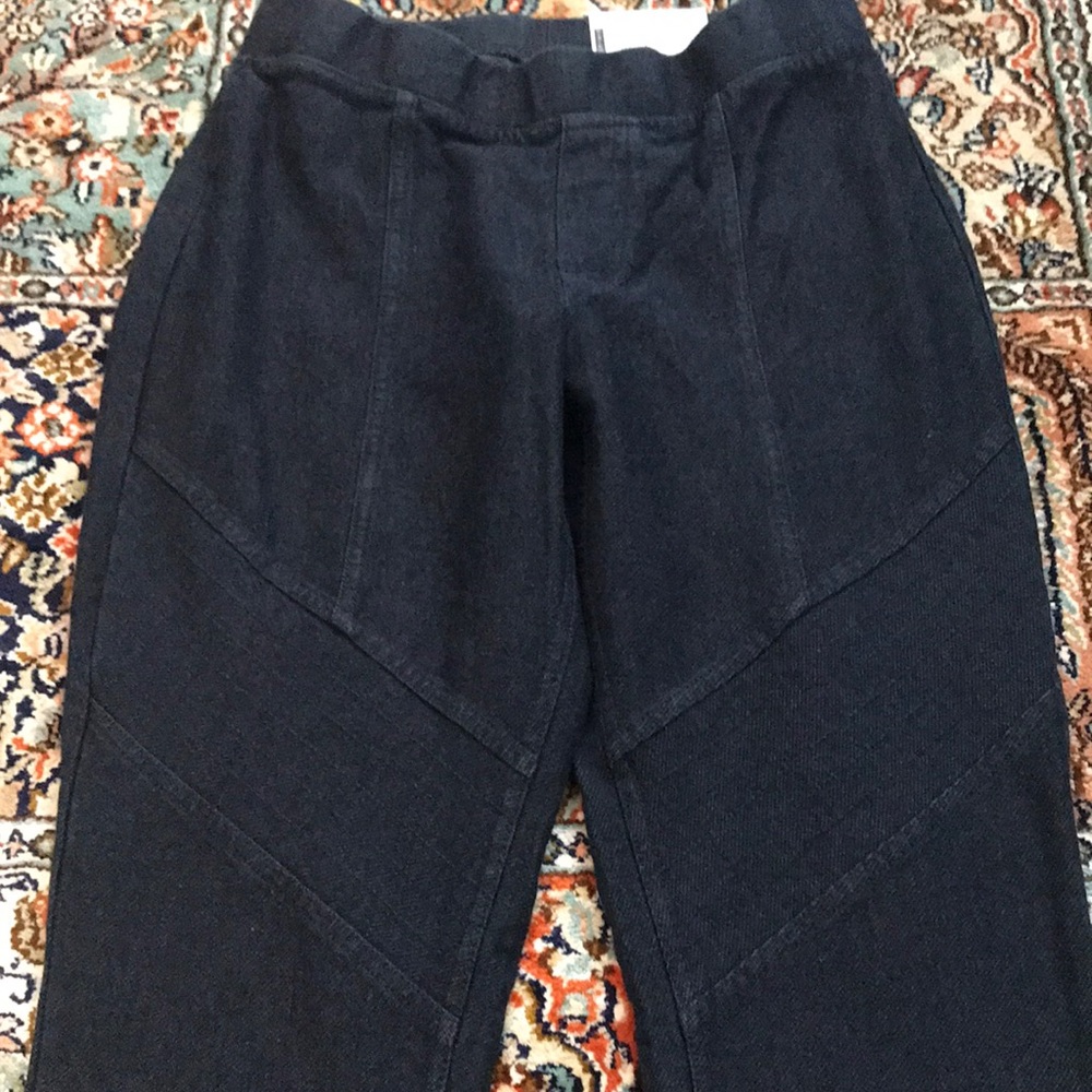 Navy XS denim look HUE leggings.